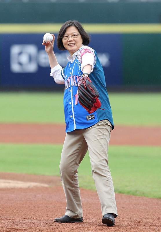 President Tsai Ying-wen demonstrates baseball in Taiwan